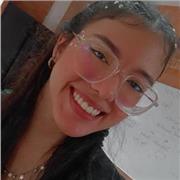 Soy docente de inglés, apasionada por enseñar y guiar a estudiantes de todas las edades hacia el dominio del idioma